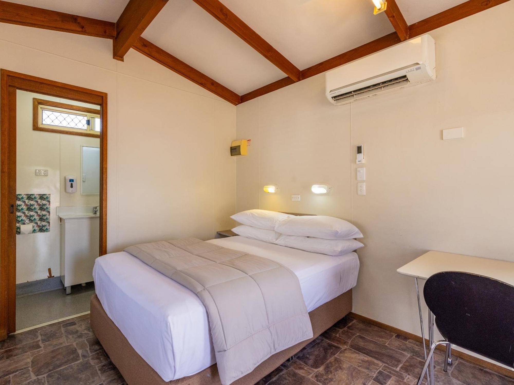 Nrma Dubbo Holiday Park Hotel Room photo